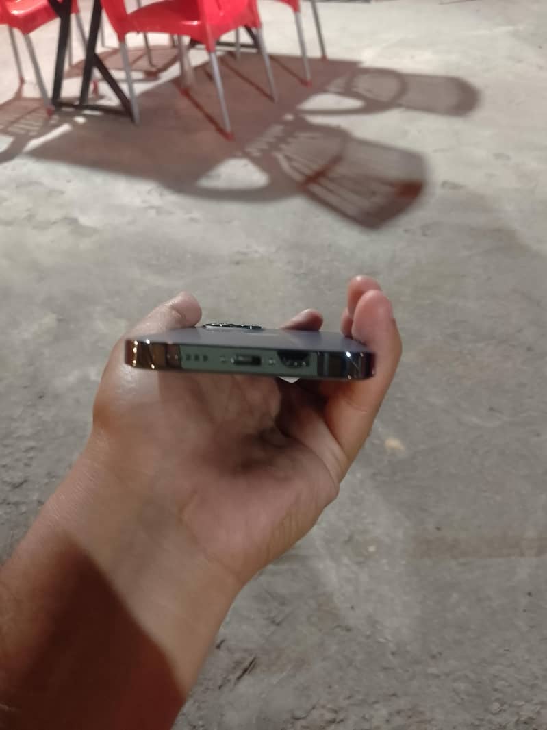 Apple iPhone 12 Pro 2