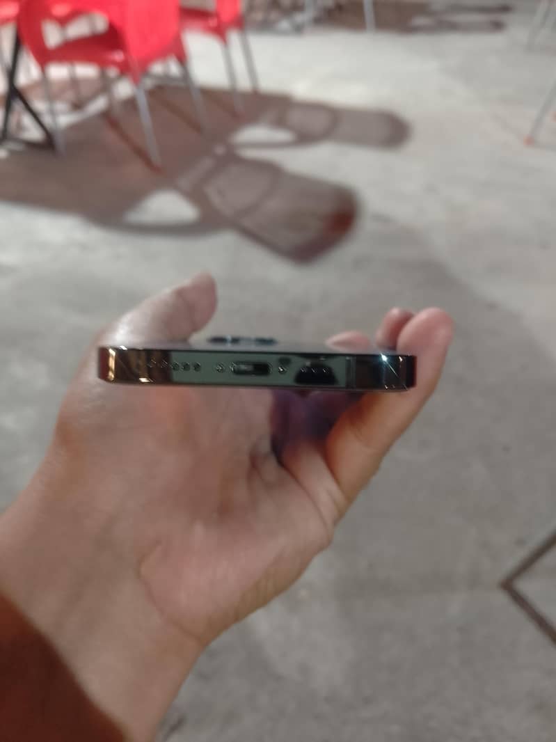 Apple iPhone 12 Pro 4