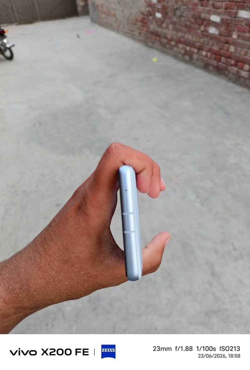 Google Pixel 7a 5