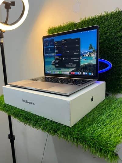 apple MacBook pro m2/2022 512 gb with box