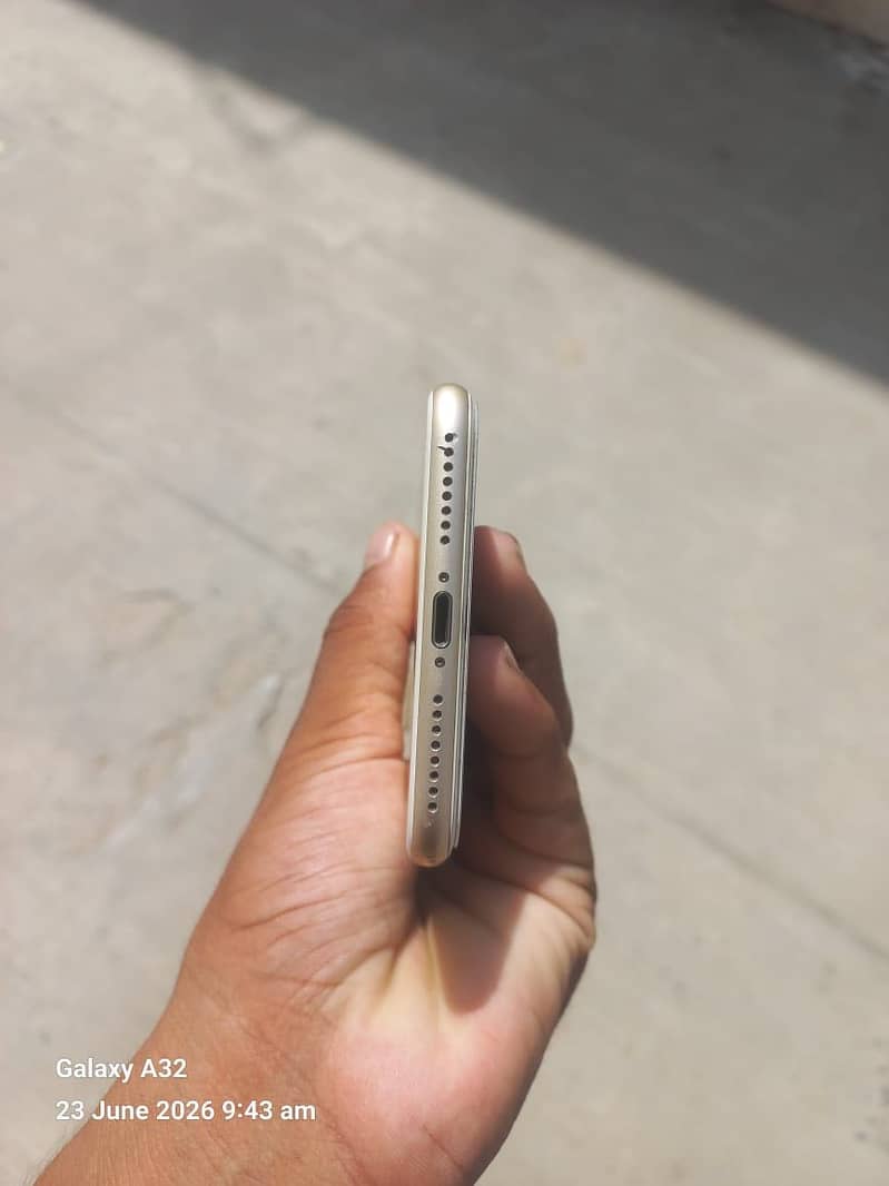 Apple iPhone 7 Plus 1