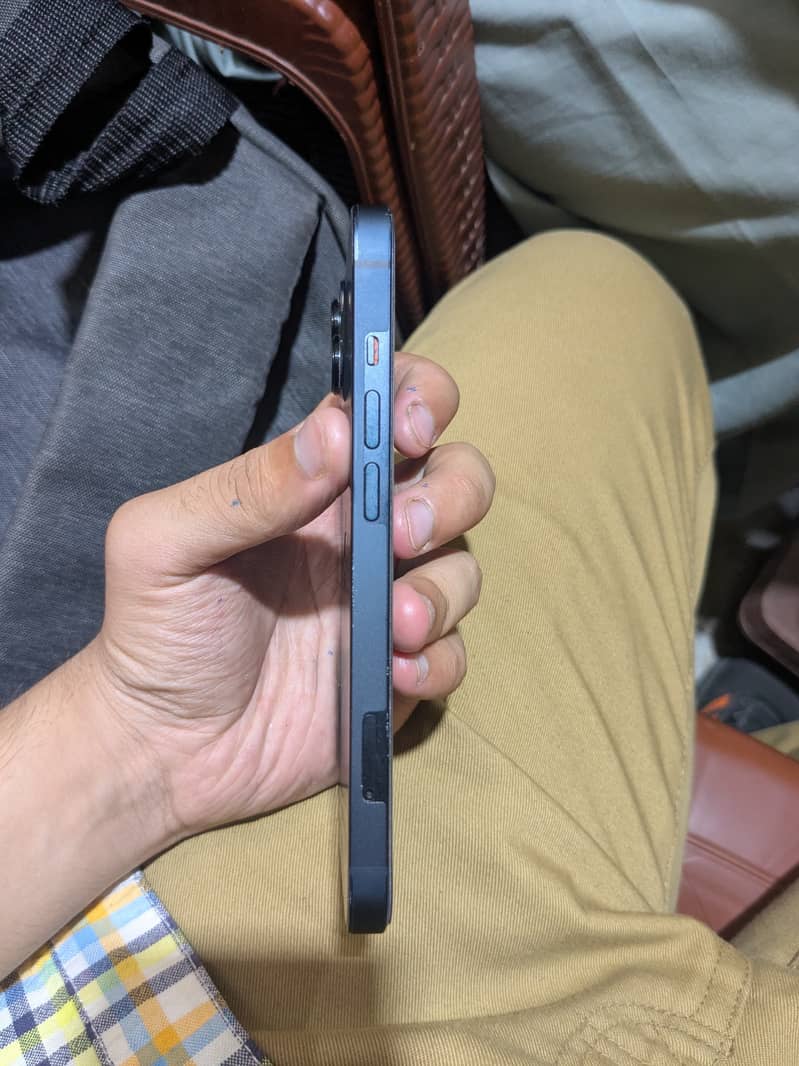 Apple iPhone 13 2