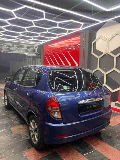 Duet Storia Toyota