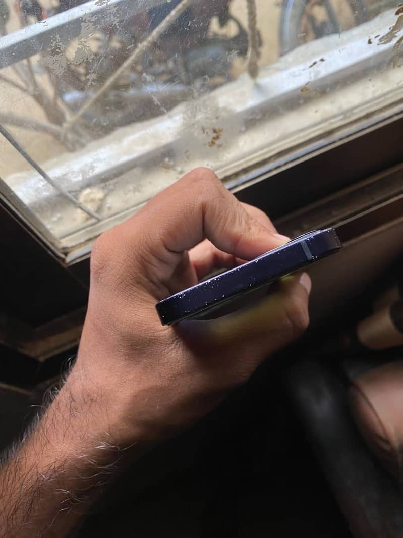 Apple iPhone 12 mini 6