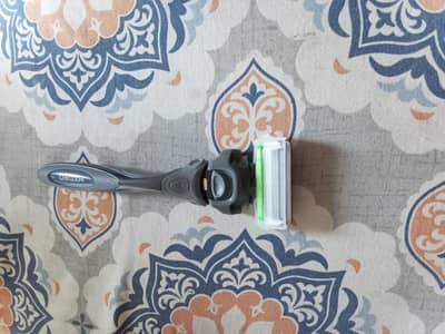 shaving machine with razors