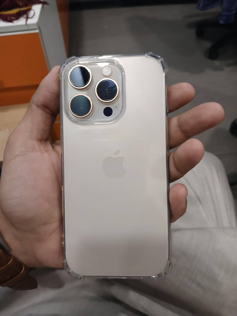 Apple iPhone 16 Pro 1