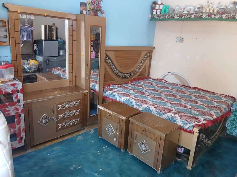 کنگ سائز بیڈ روم سیٹ برائے فروخت – اچھی حالت میں 1