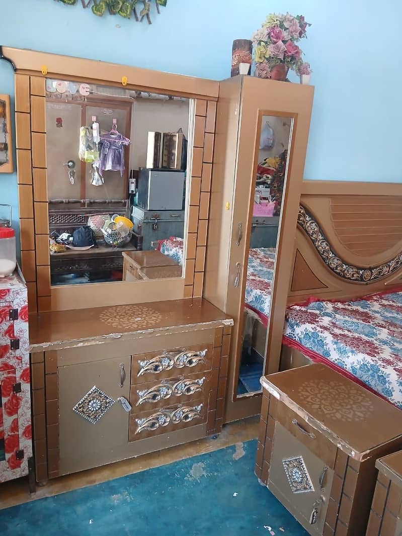 کنگ سائز بیڈ روم سیٹ برائے فروخت – اچھی حالت میں 2