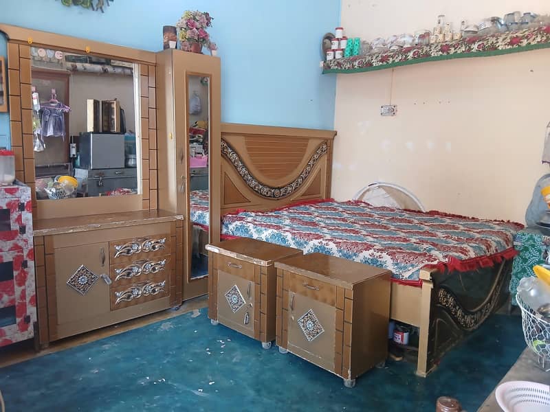 کنگ سائز بیڈ روم سیٹ برائے فروخت – اچھی حالت میں 4