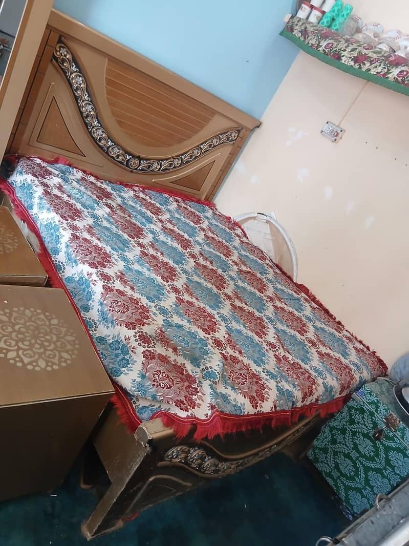 کنگ سائز بیڈ روم سیٹ برائے فروخت – اچھی حالت میں 6