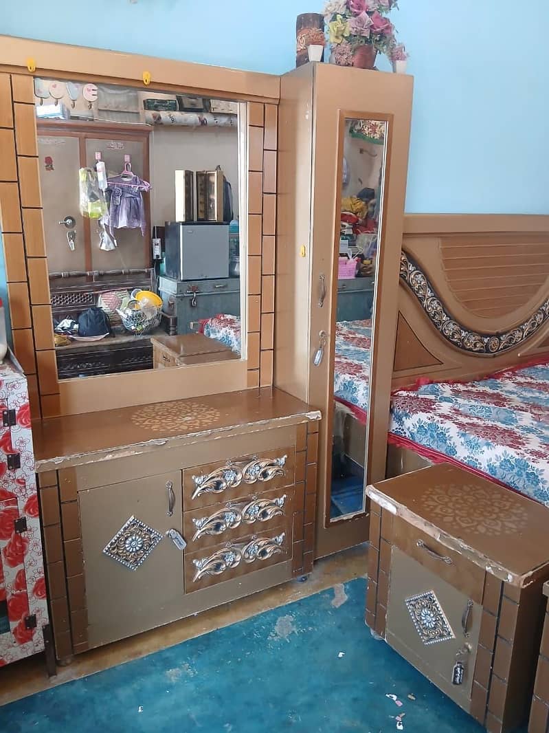 کنگ سائز بیڈ روم سیٹ برائے فروخت – اچھی حالت میں 8