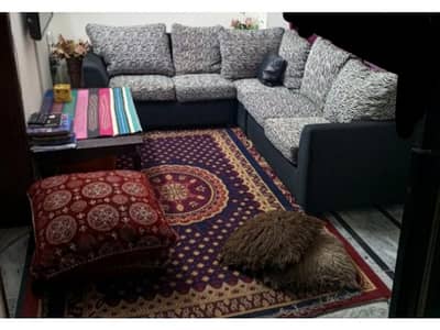 L shaped 5 seater.
