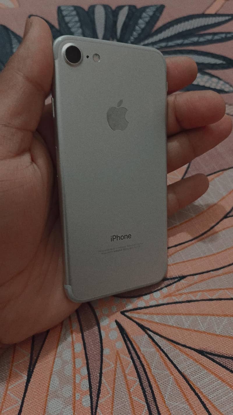 Apple iPhone 7 0