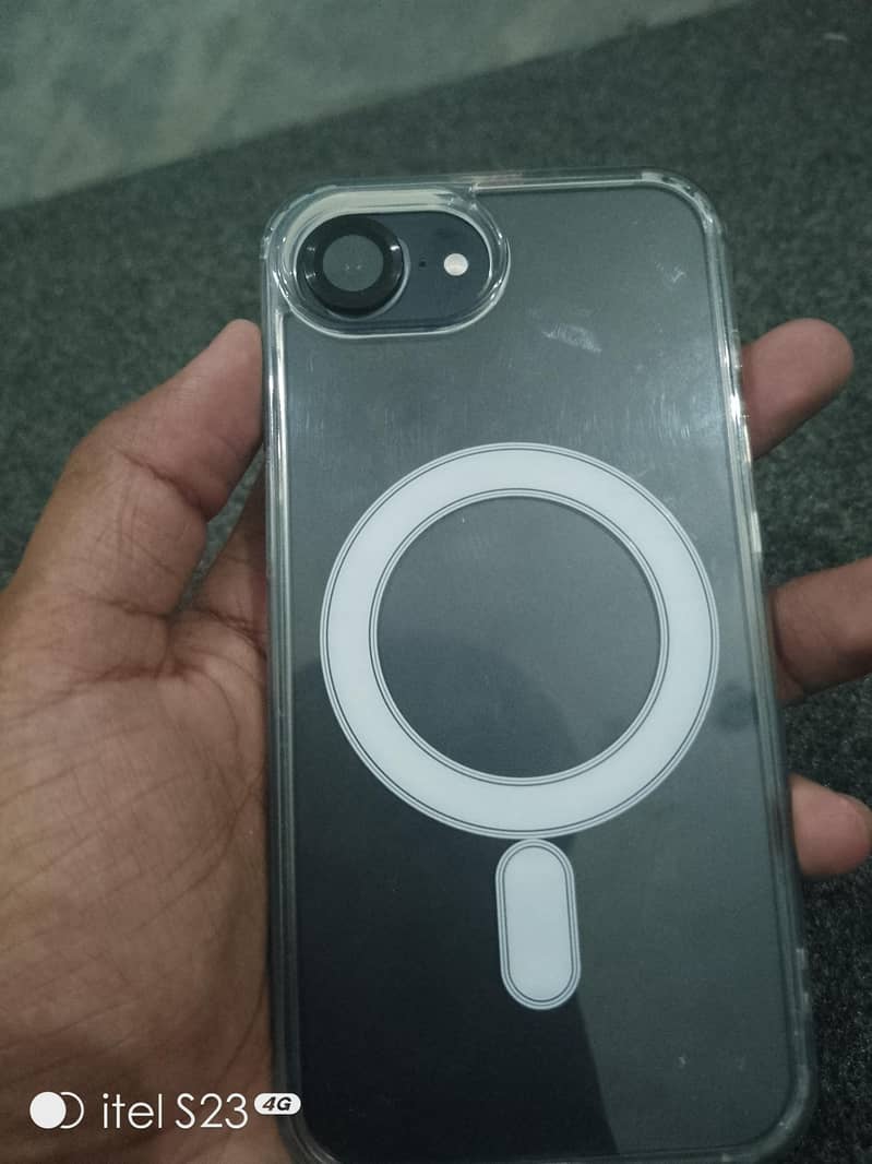 Apple iPhone 16e 1