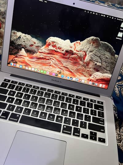 MacBook Air 2013 8gb ram 128 gb storage