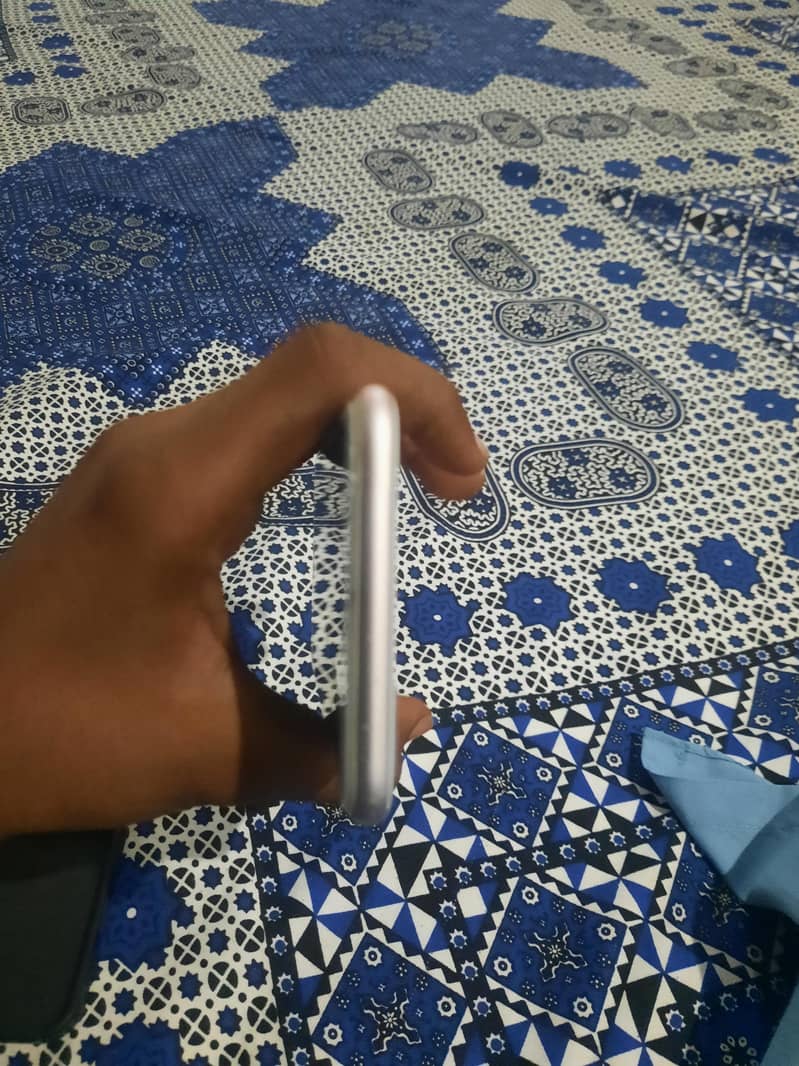 Apple iPhone 7 Plus 2