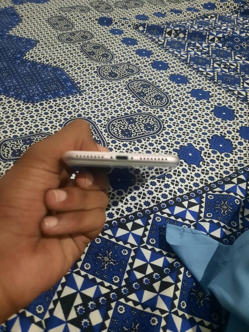 Apple iPhone 7 Plus 4