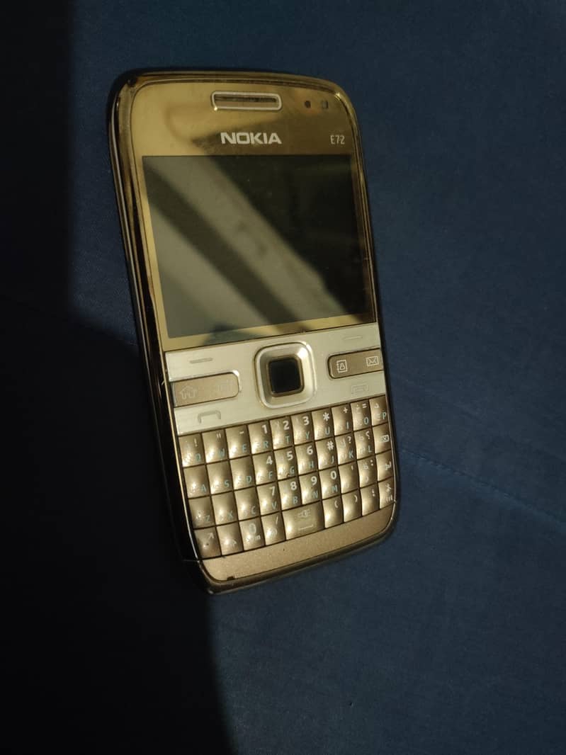 Nokia E72 0