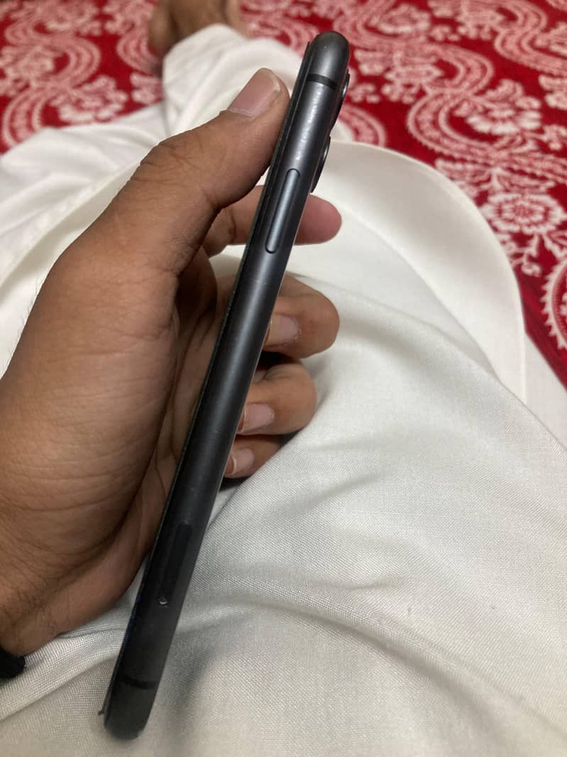 Apple iPhone 11 3