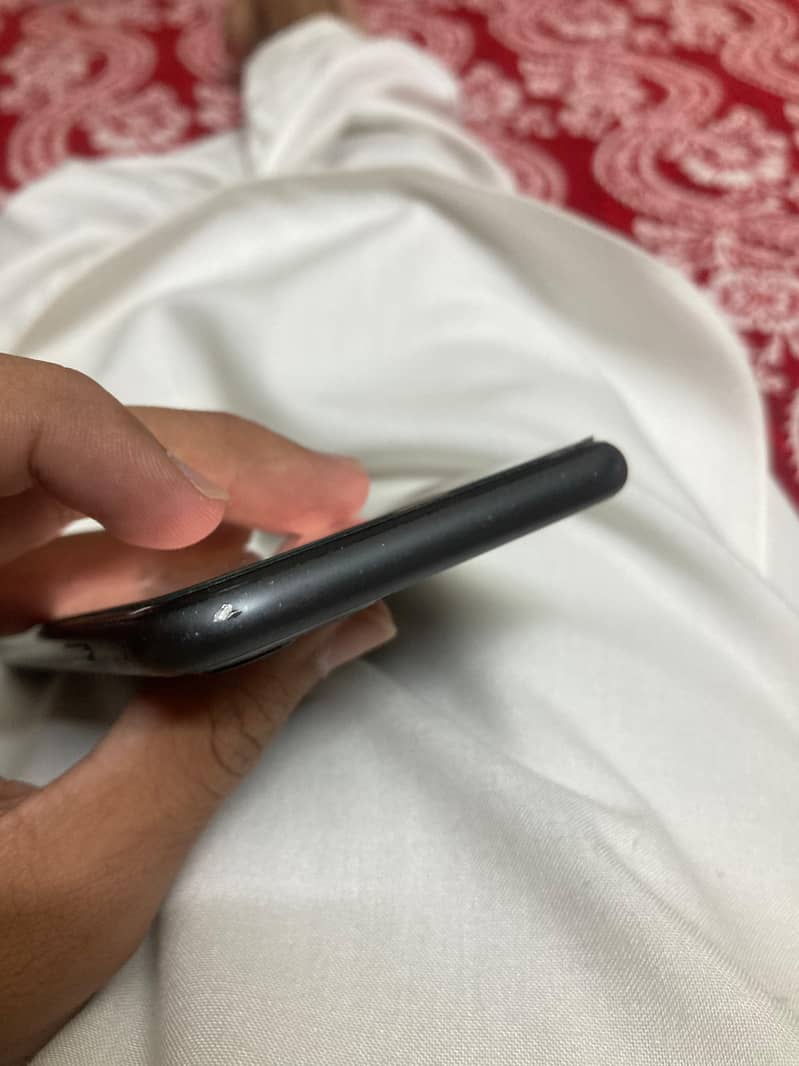 Apple iPhone 11 4