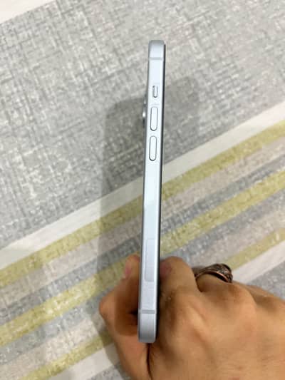 Apple iPhone 15