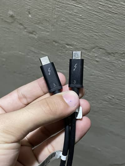 Branded Thunderbolt 3 cable