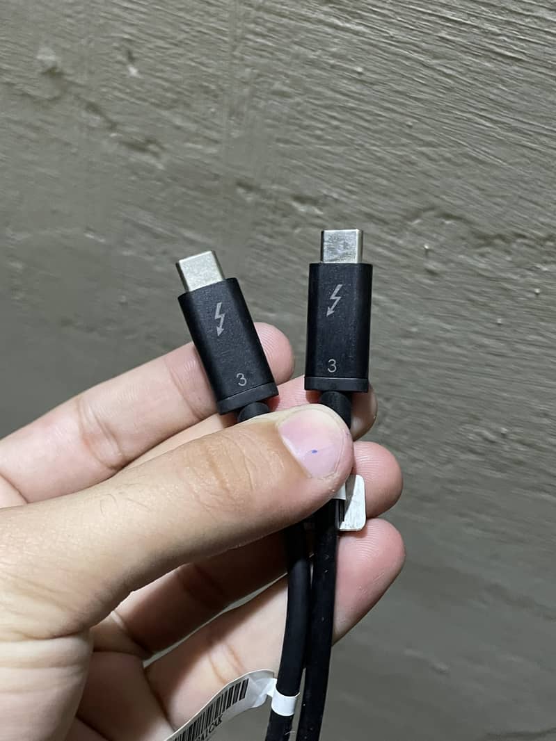 Branded Thunderbolt 3 cable 0
