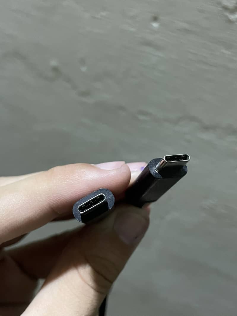 Branded Thunderbolt 3 cable 1