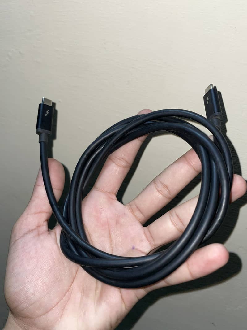 Branded Thunderbolt 3 cable 5