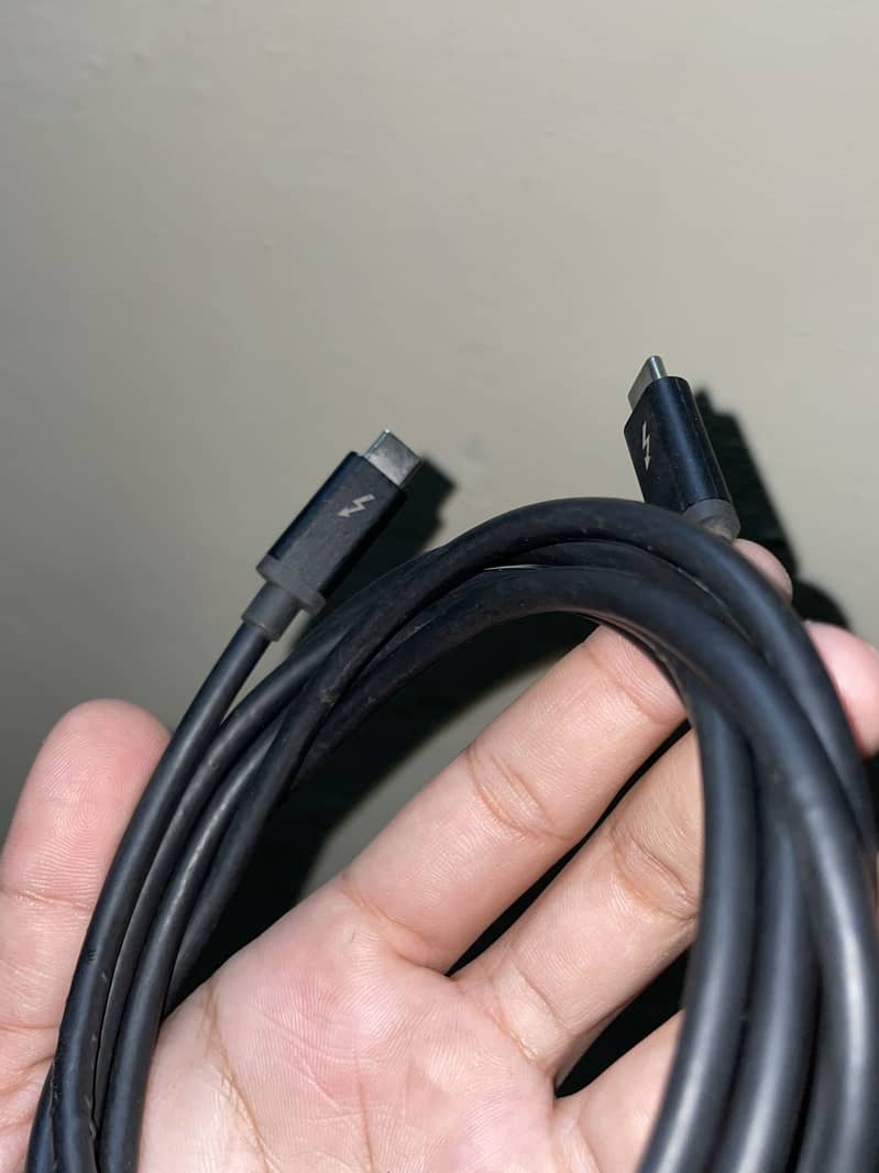 Branded Thunderbolt 3 cable 6