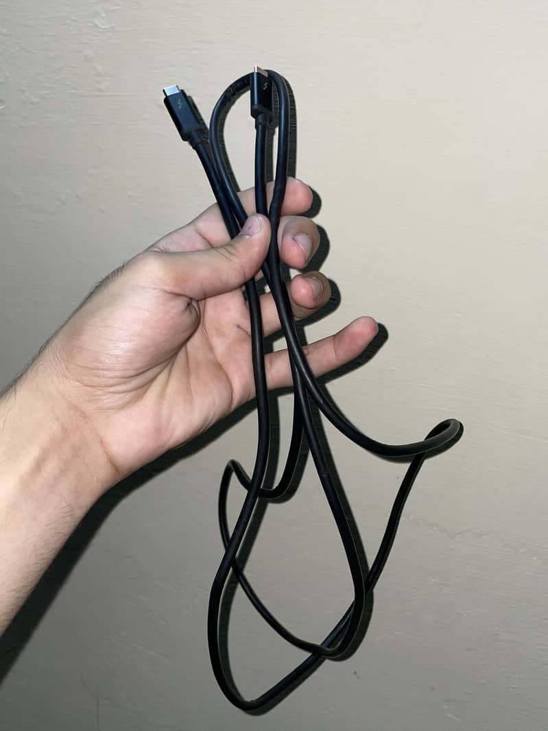 Branded Thunderbolt 3 cable 8