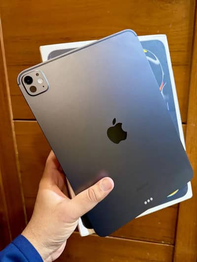 Apple iPad Pro M4 CHIP BLACK 256GB Like Brand New!