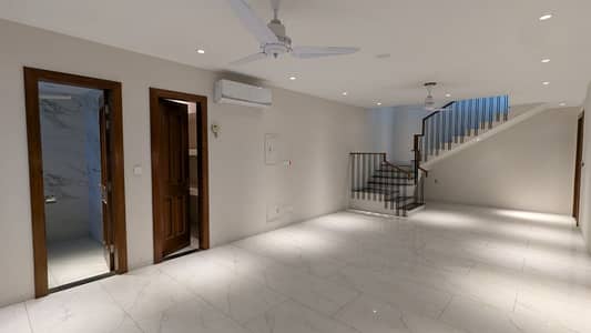 FOR RENT Designer Triple Storey Duplex House 6-Bedrooms F_6/2