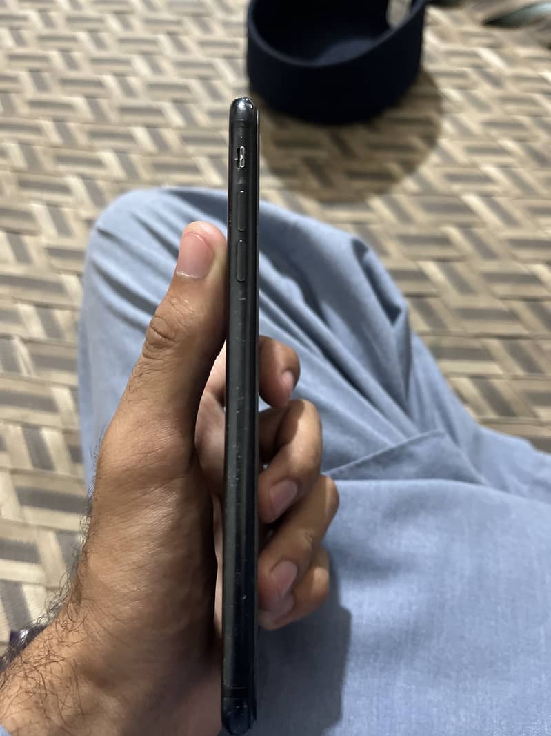 Apple iPhone 7 Plus 3