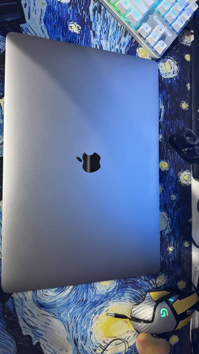Macbook pro 2019 16 inches i7 16gb ram with 4 graphics