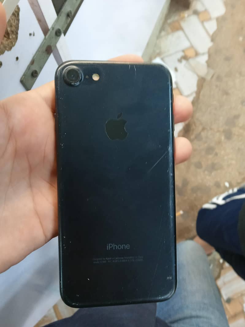 Apple iPhone 7 2