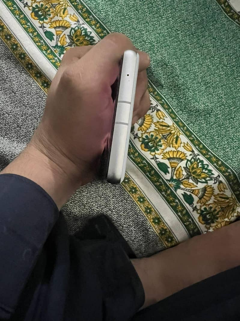 Google pixel 7a 3