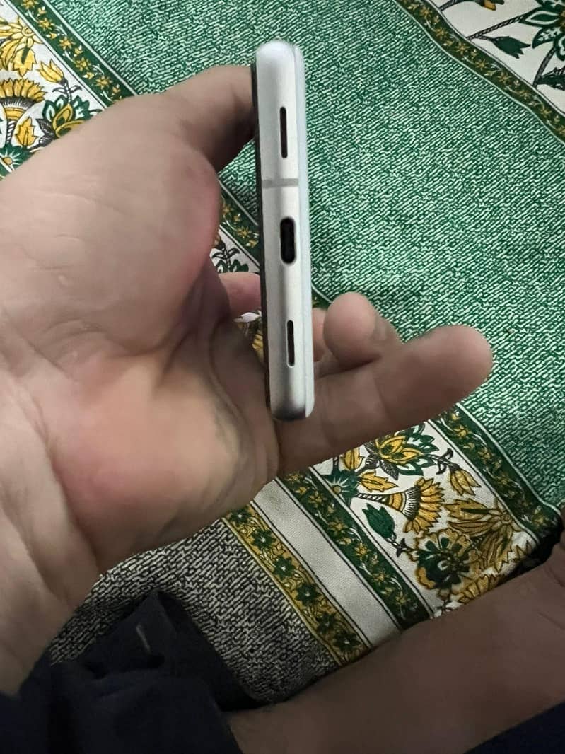 Google pixel 7a 4