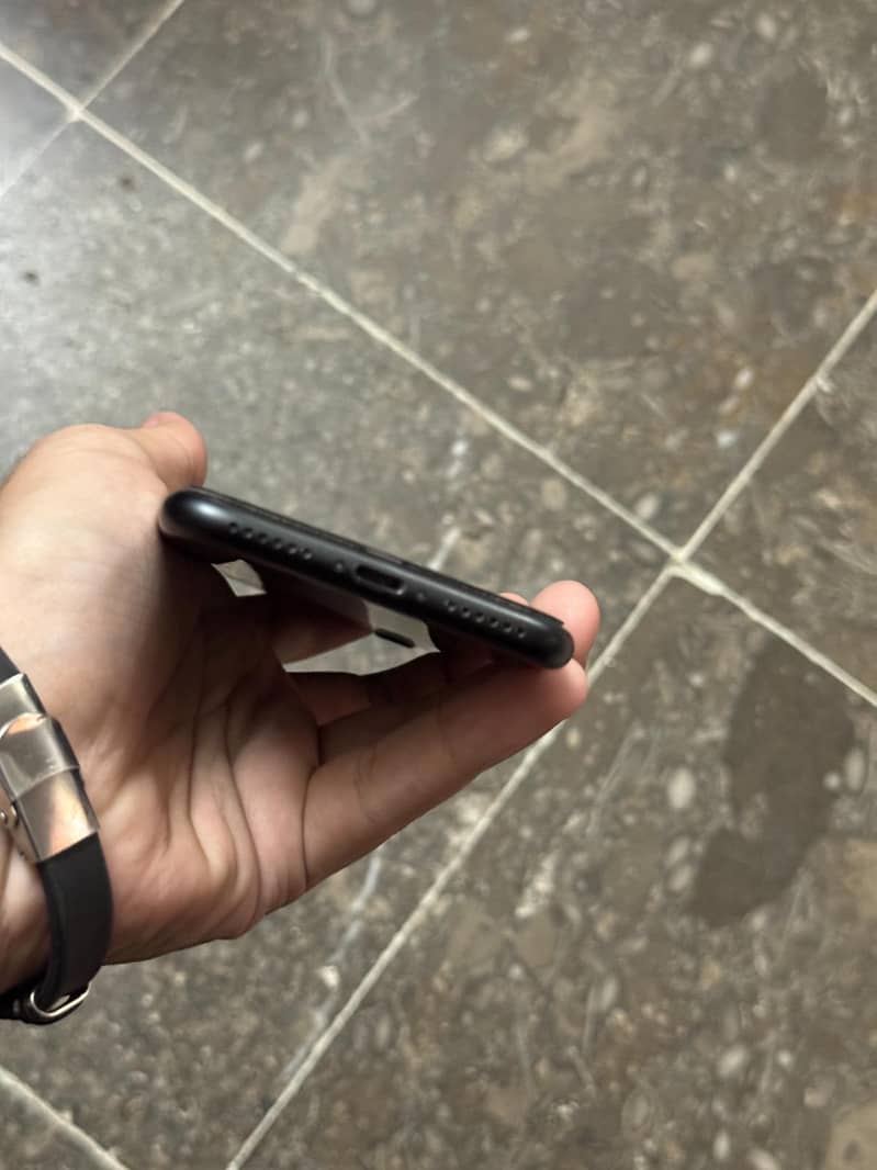 Apple iPhone 7 1
