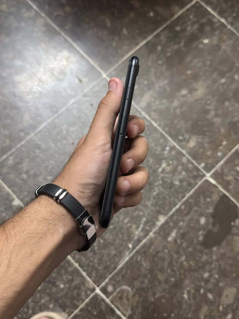 Apple iPhone 7 2