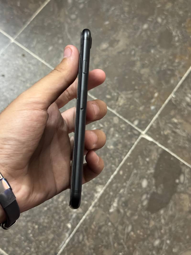 Apple iPhone 7 3