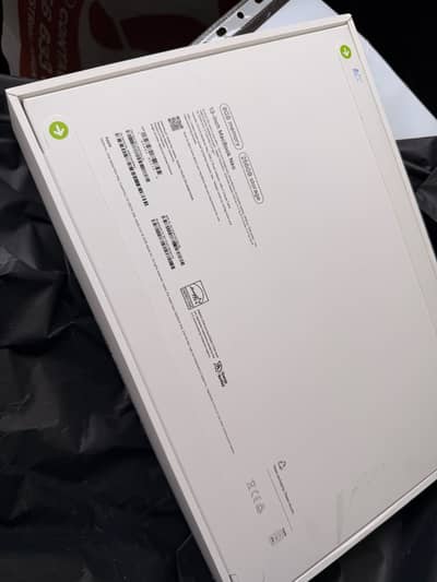 Macbook neo box pack