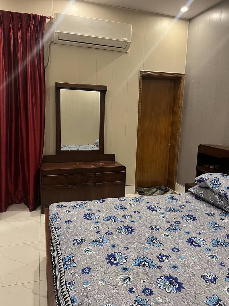 bedset and dressing table 3