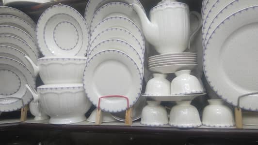 New bone china dinner set 61 PCs 8 serving urgent sale 35000