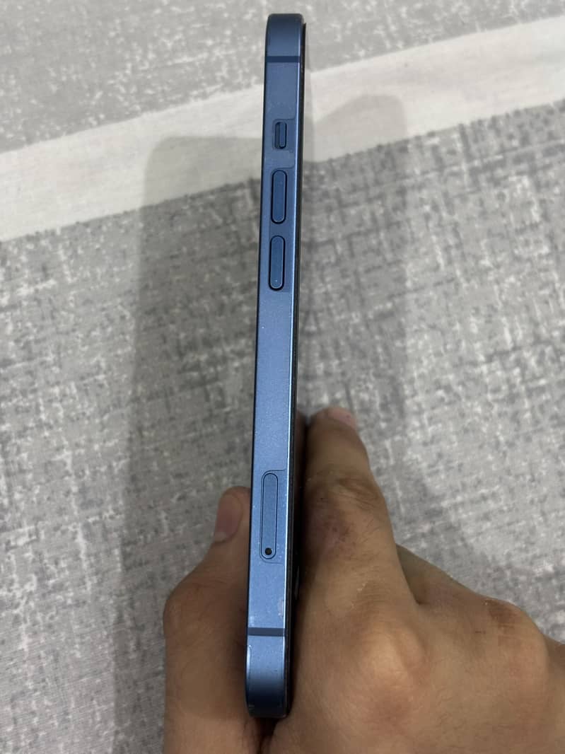Apple iPhone 13 4
