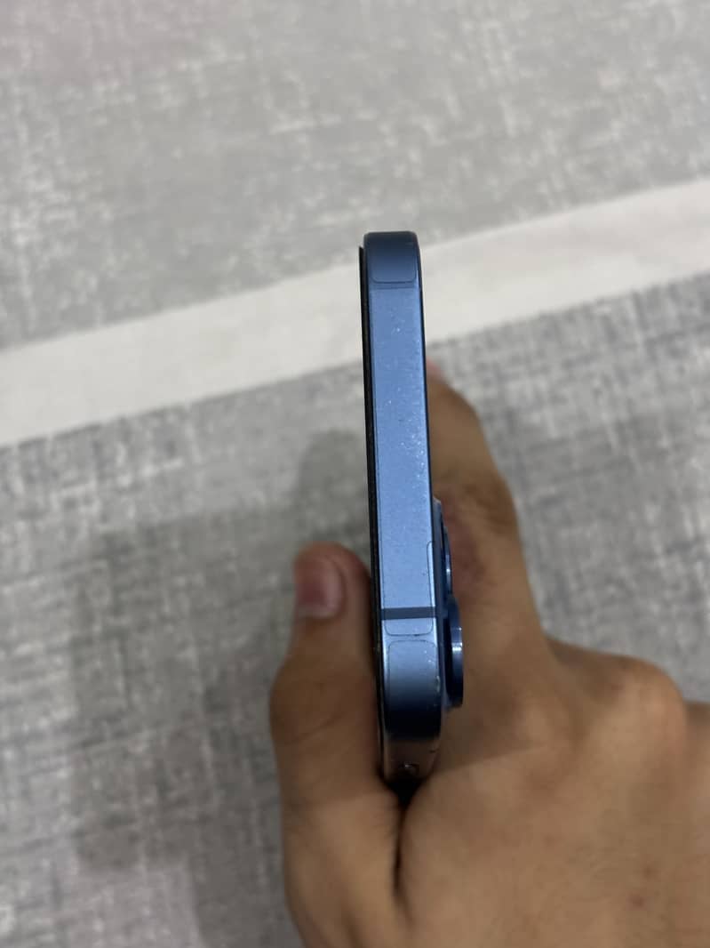 Apple iPhone 13 5