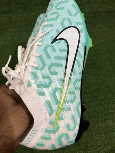 Football shoes/gripper/Stud/Cleats