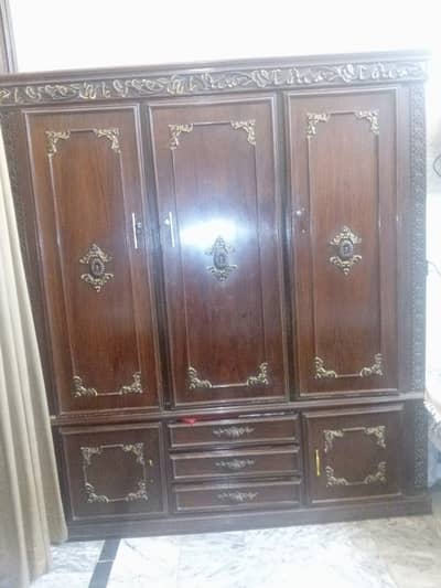 dressing table + almari