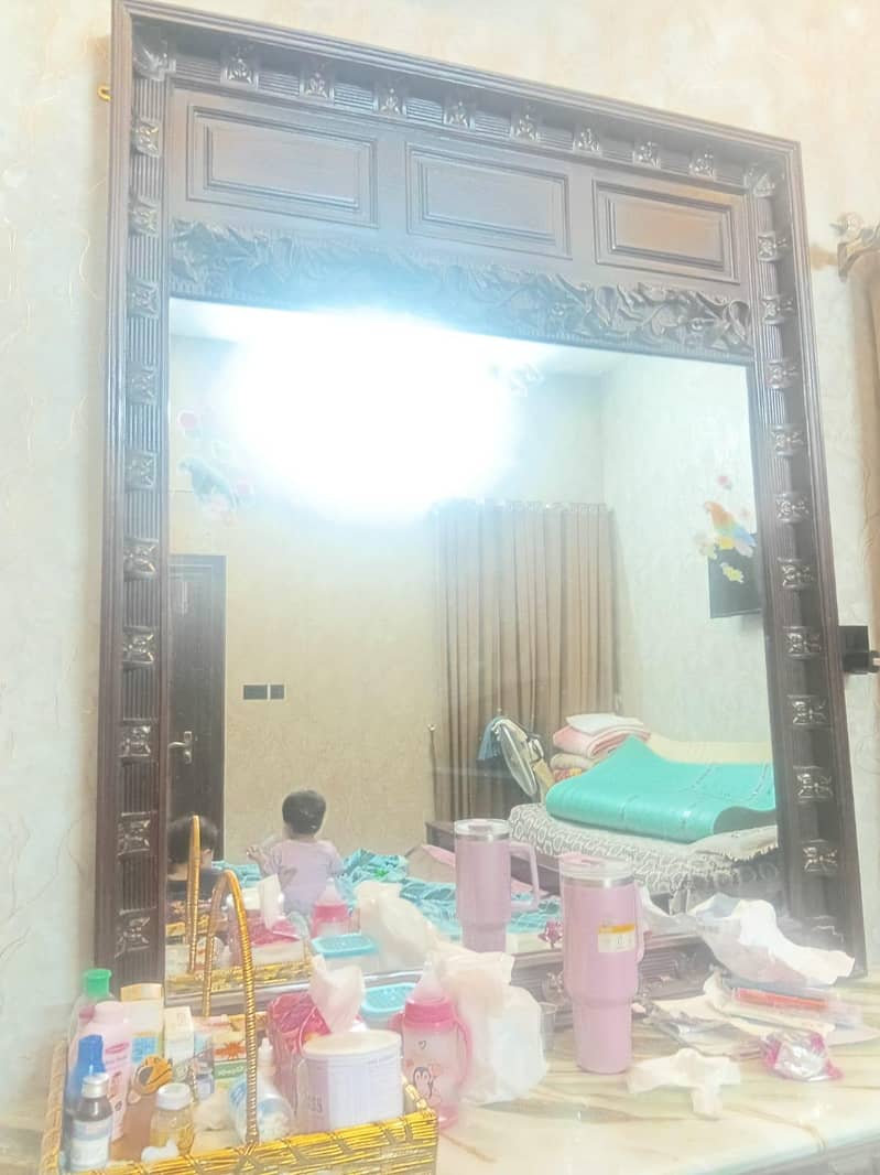 dressing table + almari 2