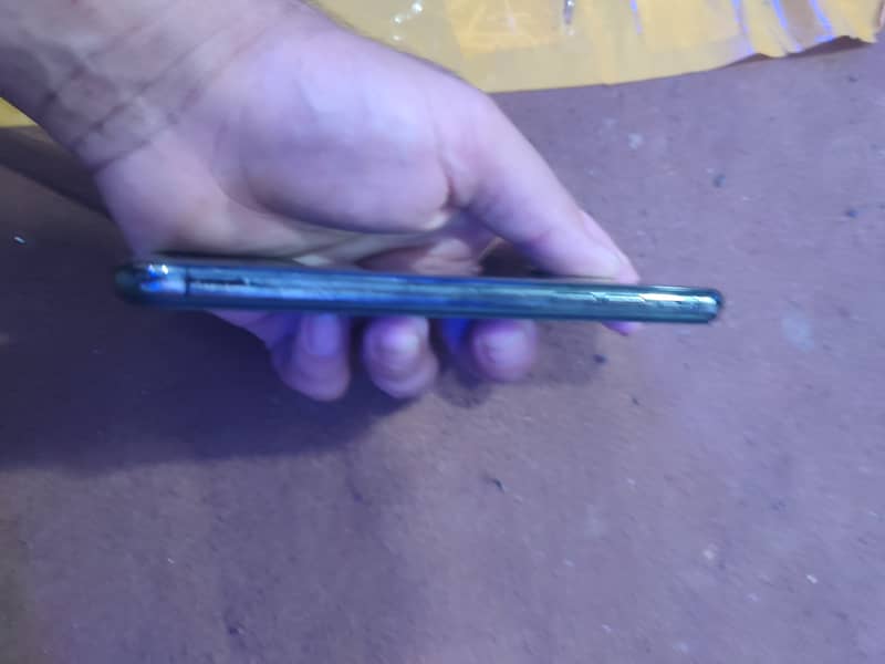 iPhone X 4